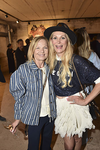 Gabi Strassburger, Julia Pohl: Galerie Kronsbein - Eröffnung der Vernissage „It’s time – immerse yourself into the utopian world of Crystal Paris” im ArtBunker in Grünwald bei München am 14.05.2025 (©Foto: BrauerPhotos / Goran Nitschke)